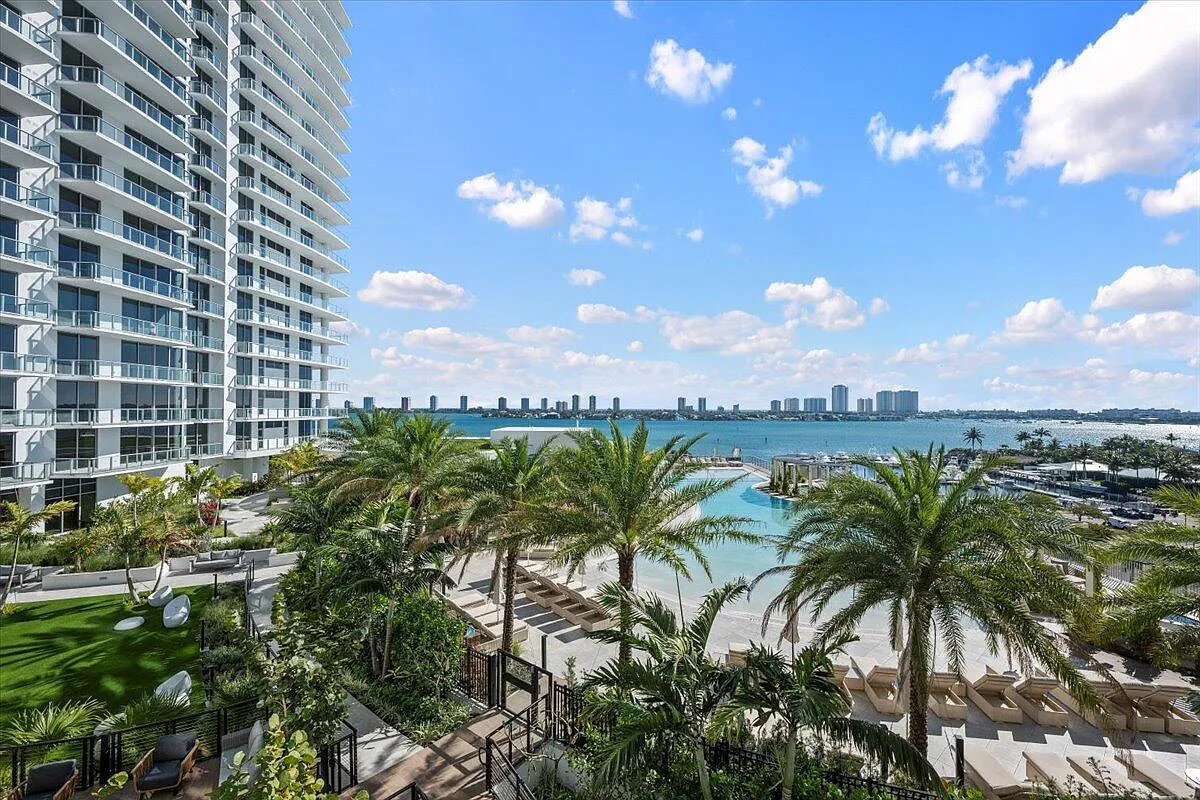 2 bed, 2.5 bath, 1779 sqft, $8,500 — Photo 2