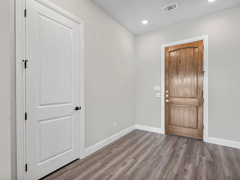 5401 Arroyo Trl — Photo 24