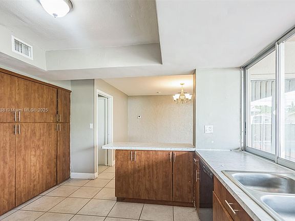 5th image of 8390 NW 24th St