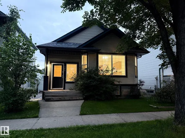 1978 Tomlinson Grn NW, Edmonton, AB T6R 2R6