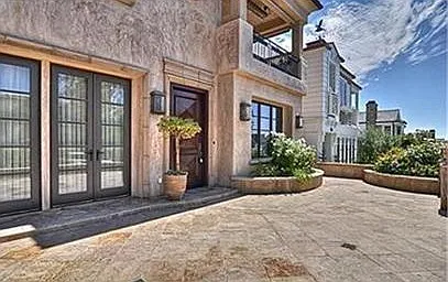 4 bed, 4.5 bath, 4215 sqft, $20,950 — Photo 4
