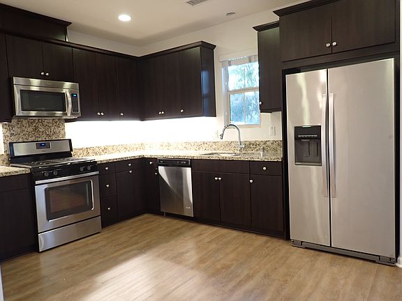 3rd image of 1112 El Paseo