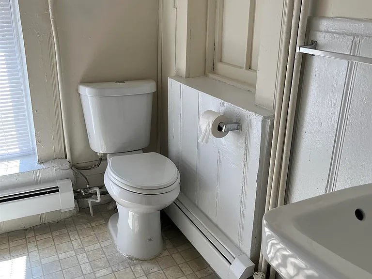 925 Park Ave #2R — Photo 8