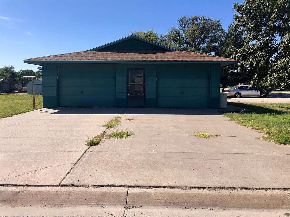 2nd image of 702 E Avenue B