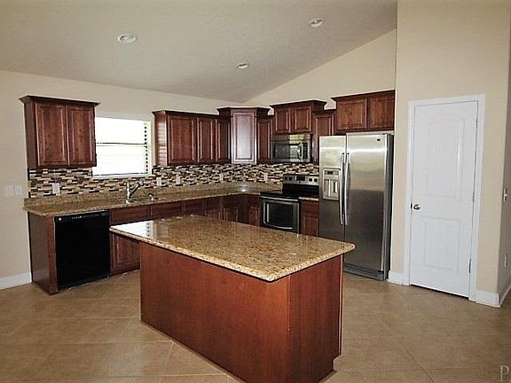 4th image of 6147 Chester Dr