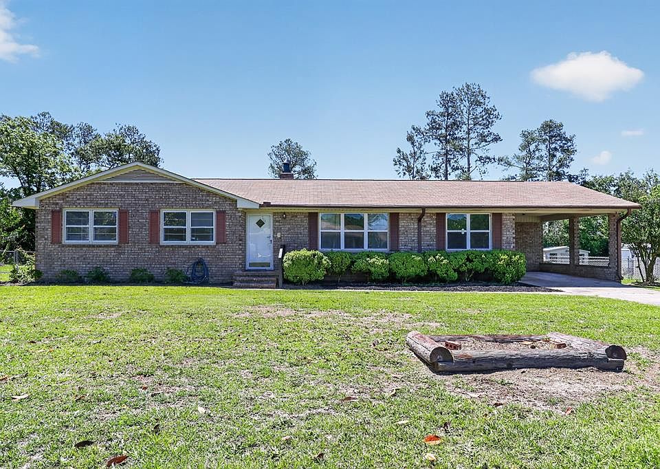 1st image of 204 Deerwood Dr