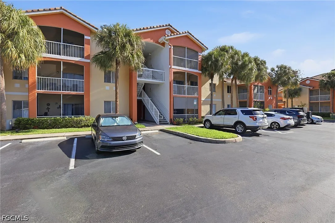 2 bed, 1.0 bath, 956 sqft, $1,350 — Photo 1