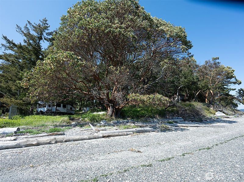 4th image of 1484 Islandale Road