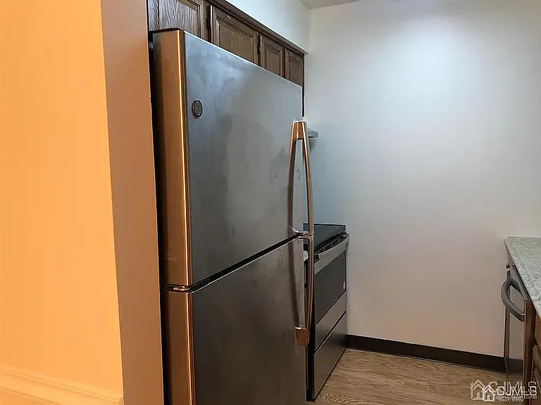 1 bed, 775 sqft, $1,950 — Photo 3