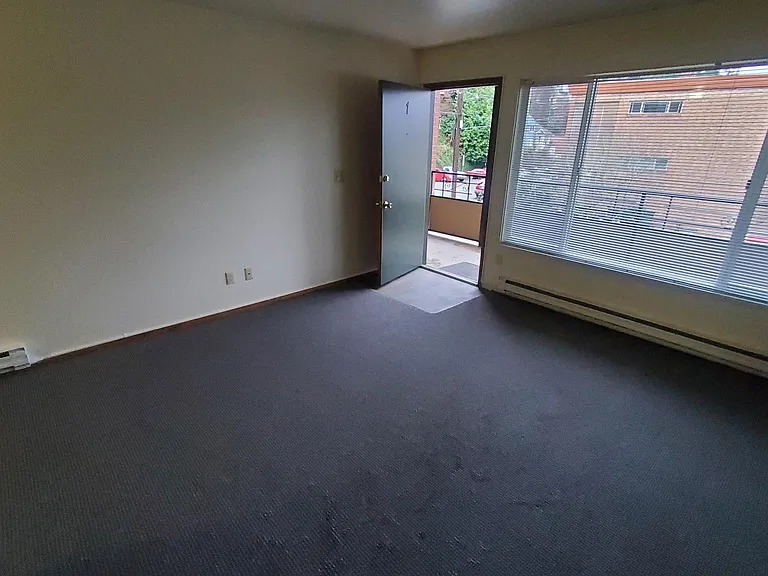 4760 22nd Ave NE #4 — Photo 2