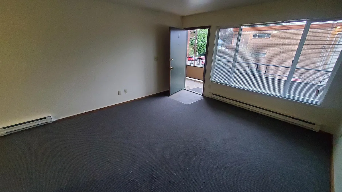 Building Photo - 4760 22nd Ave NE #4