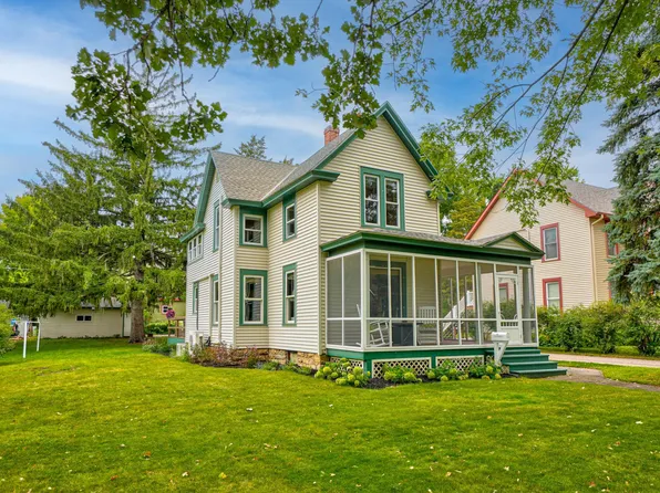 715 4th St, Hudson, WI 54016