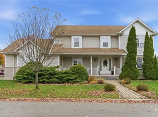 8 Sidney Cres, Hamilton, ON L8J3W1