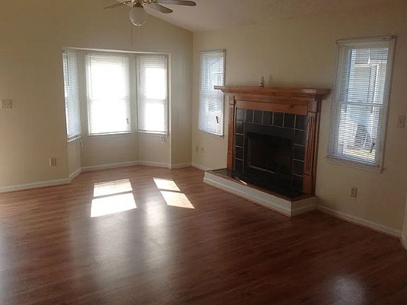 5th image of 633 Winthrop Ct