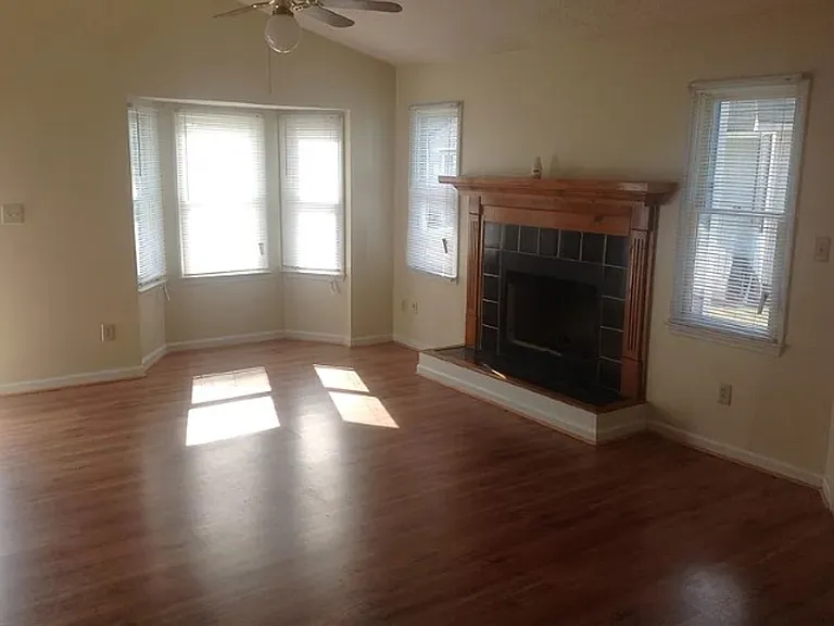633 Winthrop Ct — Photo 5