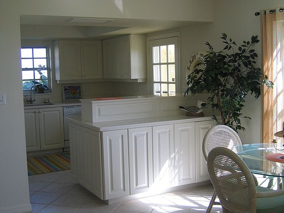 Kitchen & Dining area