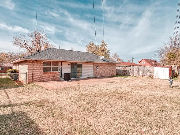 204 Vickie Dr — Photo 25