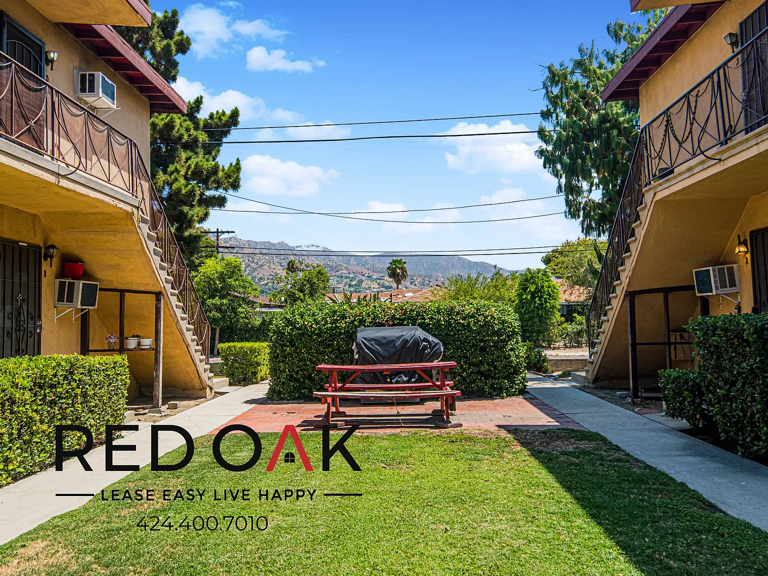 Airy One Bedroom with Eat-In Kitchen and Assigned Parking ~ In Beautiful Burbank! — Photo 3