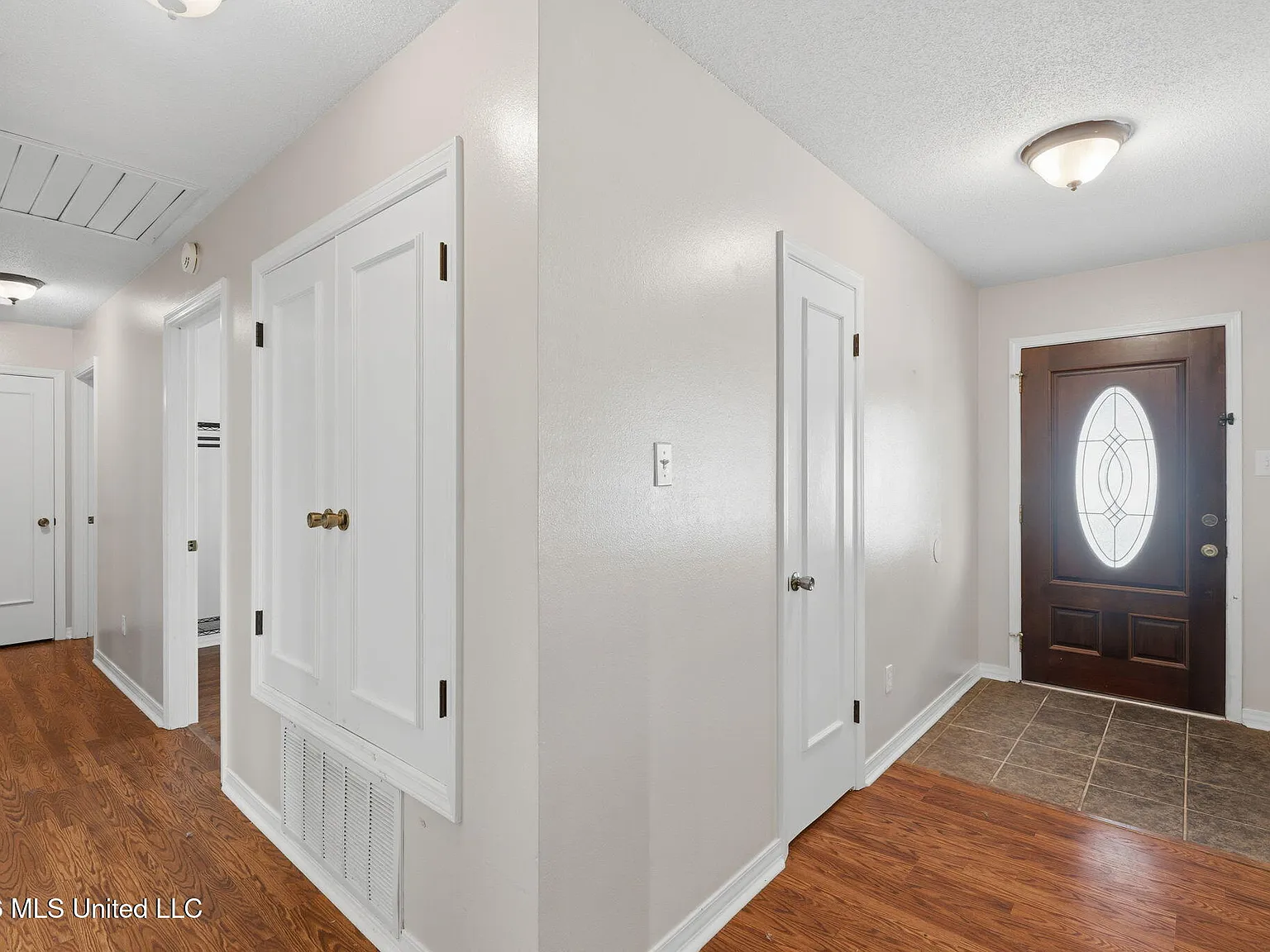 3 bed, 2.0 bath, 1783 sqft, $2,400 — Photo 4