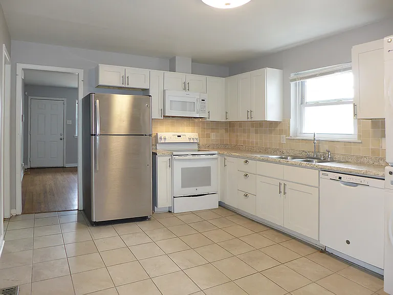 1411 Gearwood Ave — Photo 6