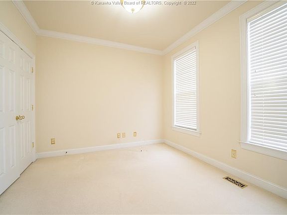 4th image of 403 Yorktowne Pl