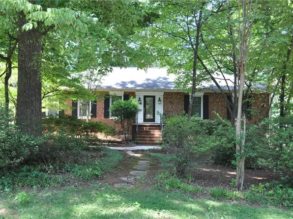 2005 Downing St, Greensboro, NC 27410