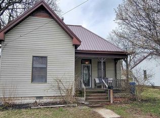 330 W Washington St, Flora, IL 62839