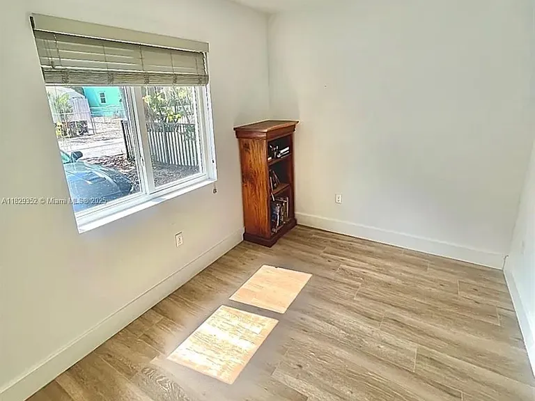 104 Poinciana Dr — Photo 13