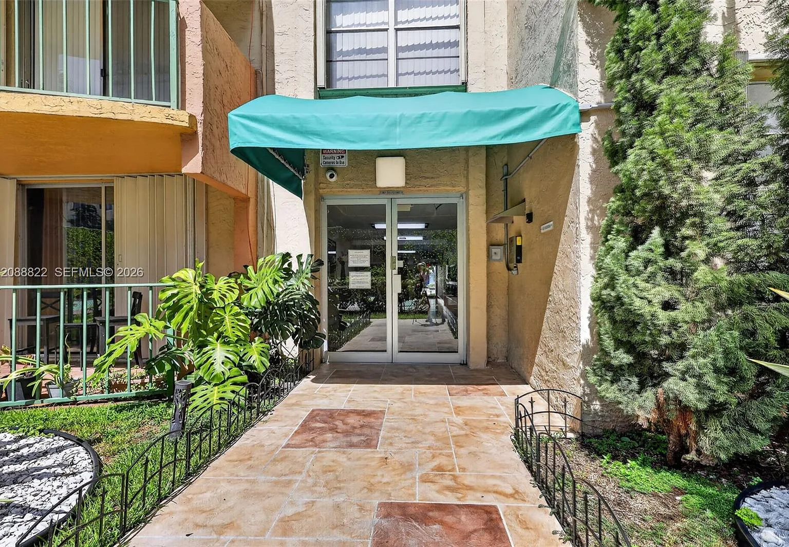 9360 Fontainebleau Blvd — Photo 2