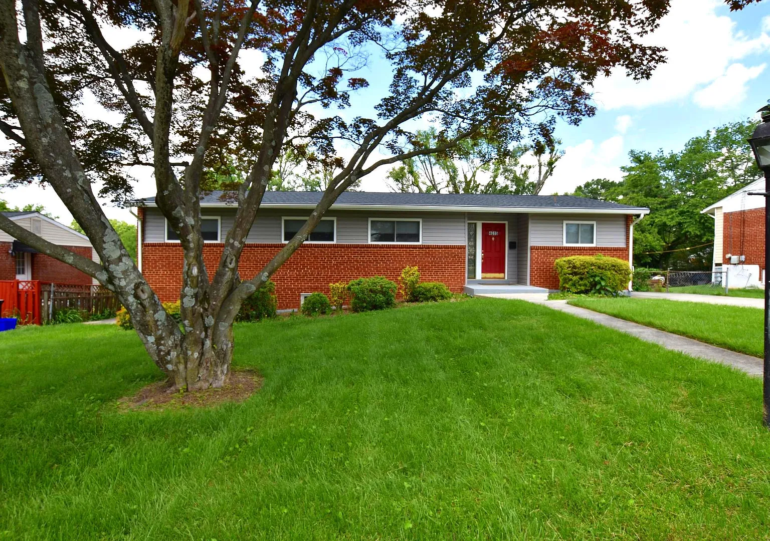Fantastic 4BR/ 3BA Rambler in Aspen Hill — Photo 1