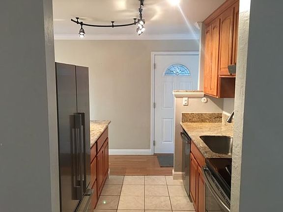2nd image of 2063 Ascot Dr #0