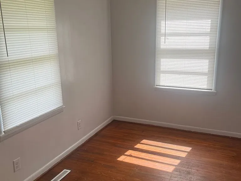 1016 Alan Ave — Photo 3