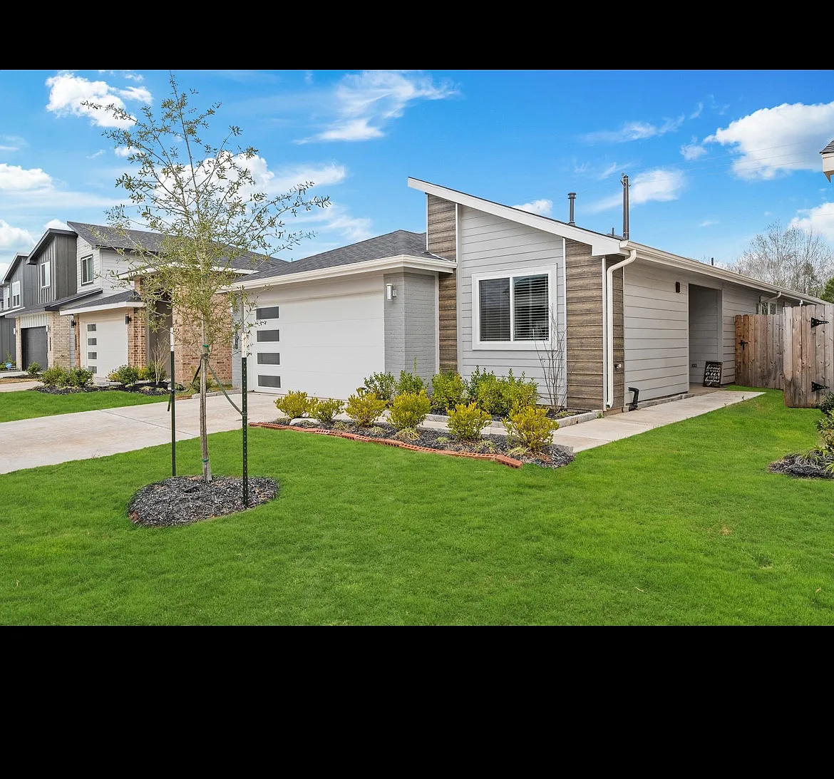 12817 Tokenhouse Ln — Photo 1
