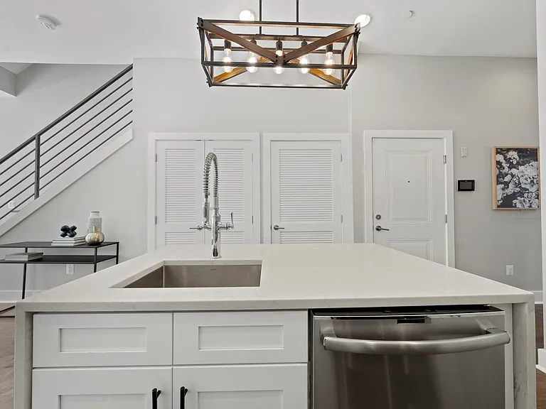 1839 D St NE #1 — Photo 2