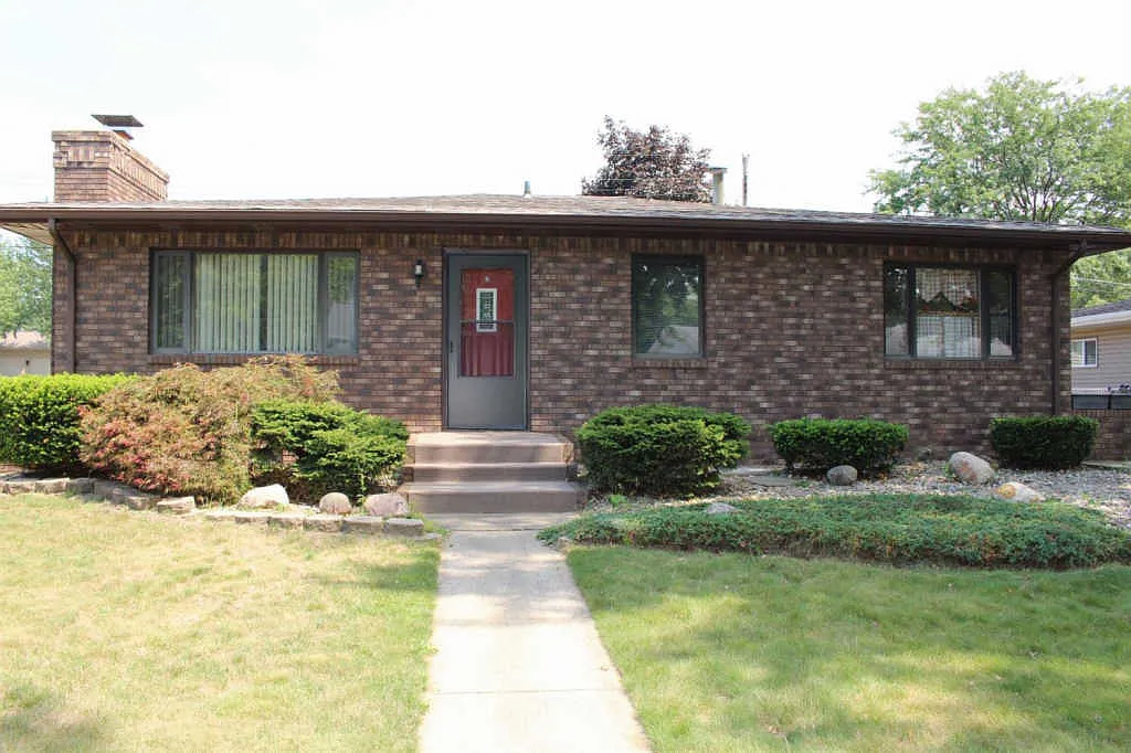 2502 Bruce Dr photo 1