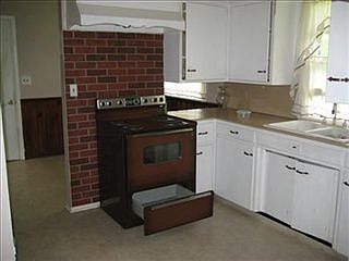 3rd image of 9339 N 32nd St