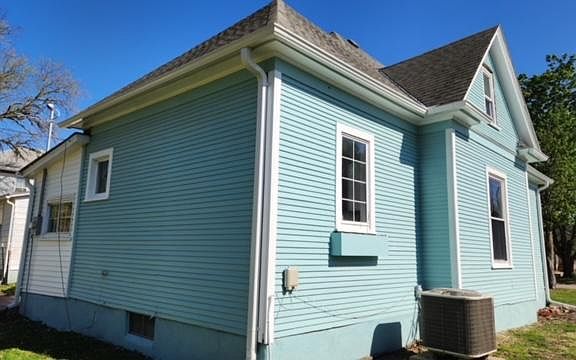 4th image of 811-1 W Summit Ave