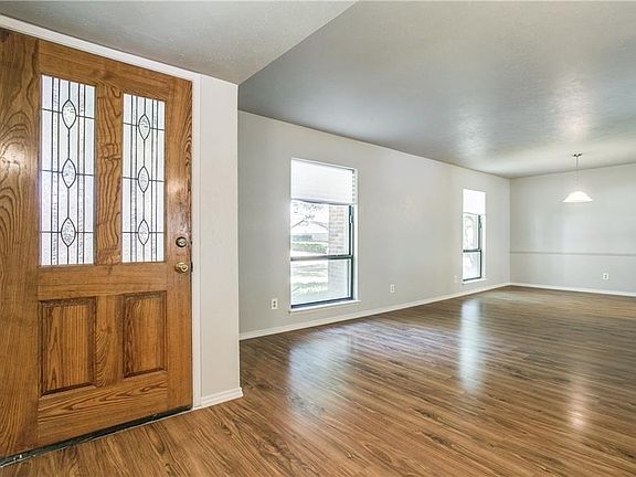 4th image of 1304 Windy Meadow Dr
