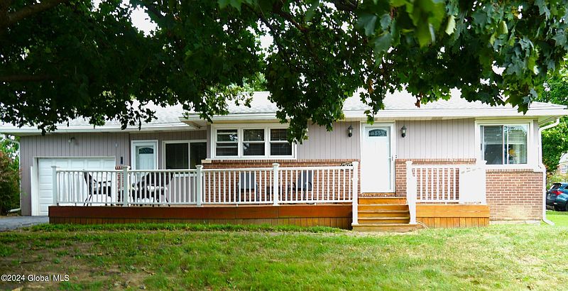 2nd image of 207 Hackett Boulevard