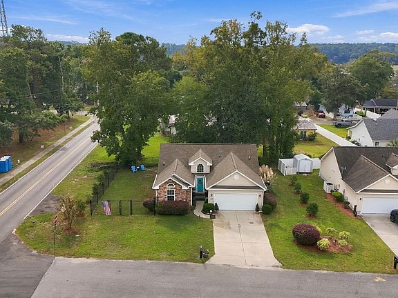 5th image of 201 Riverbrook Dr.