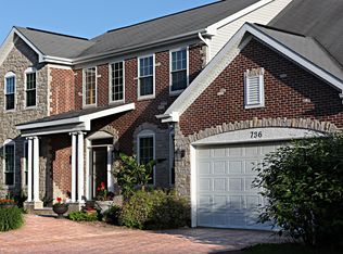 736 Sigmund Rd, Naperville, IL 60563