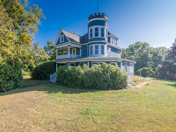108 College St, South Hadley, MA 01075