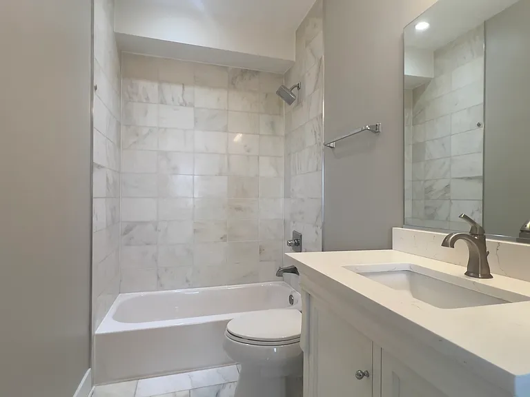 1209 G St SE #8 — Photo 29