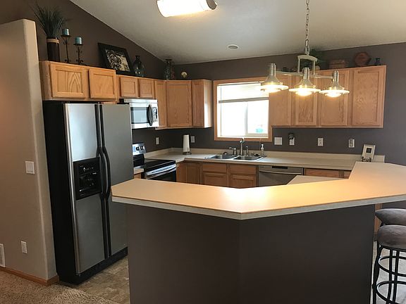5th image of 762 16th Avenue Ct W