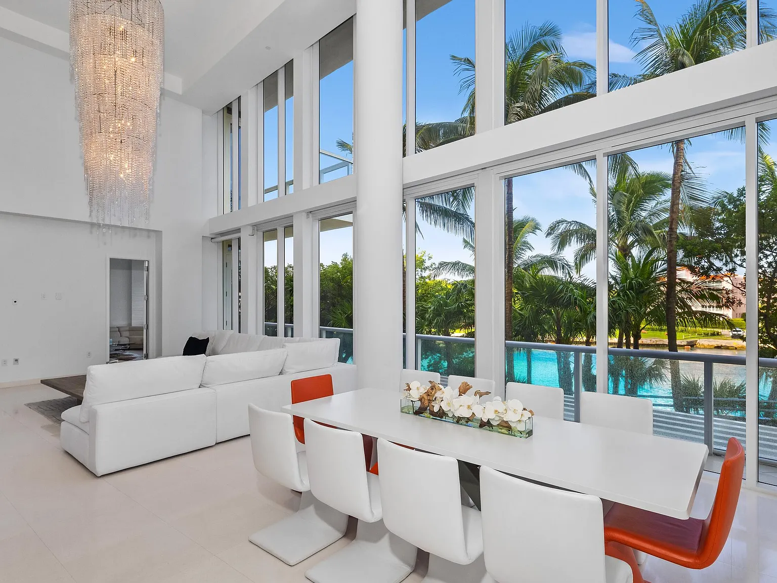 4 bed, 4.5 bath, 4712 sqft, $32,500 — Photo 4