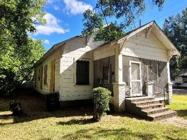 302 W 2nd St, Leland, MS 38756
