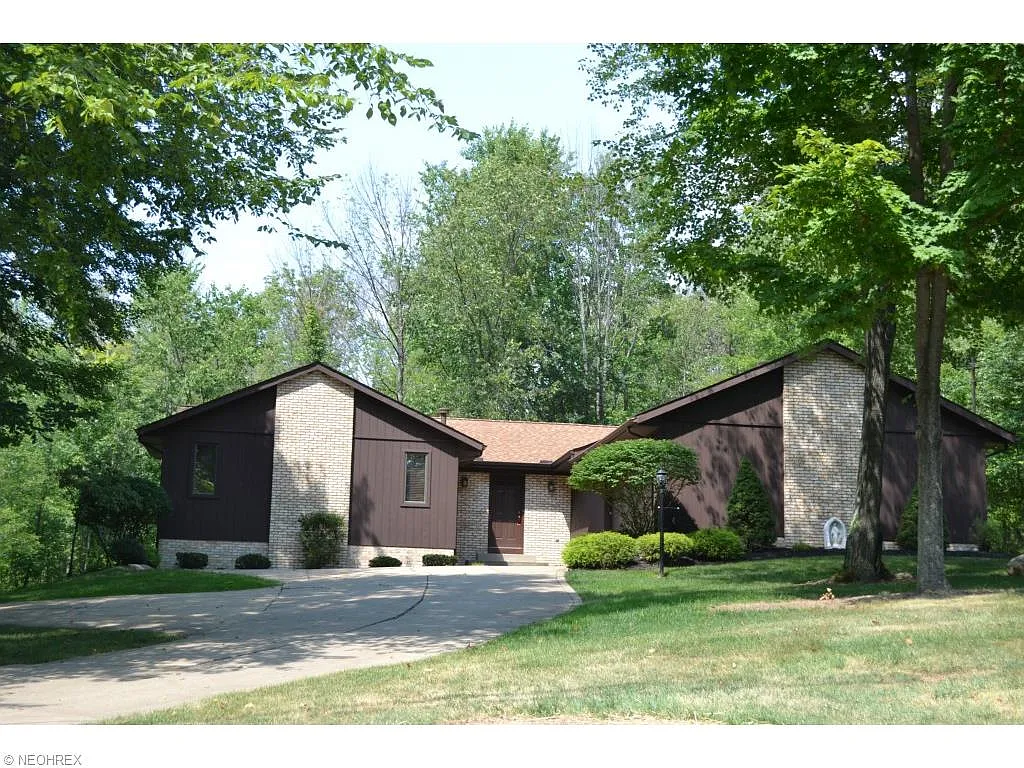 19409 Sagamore Rd photo 1