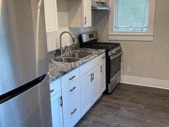 3rd image of 914 Turner St #C
