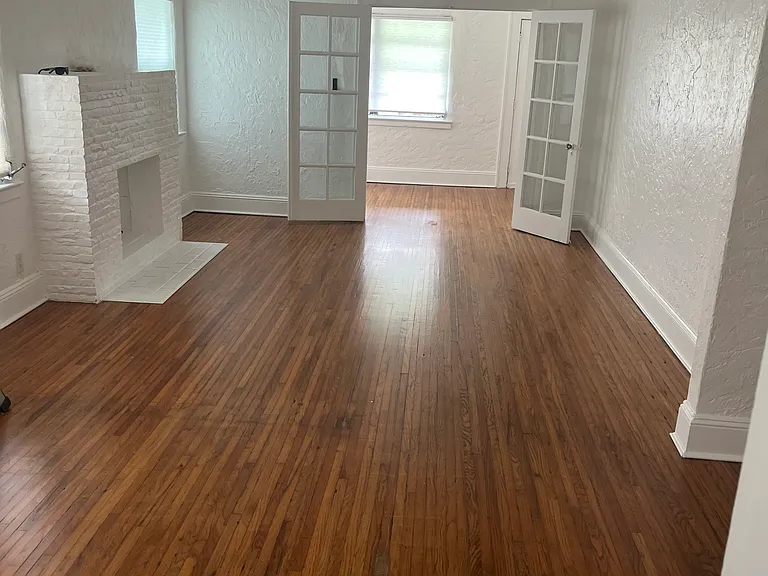 909 N B St — Photo 11