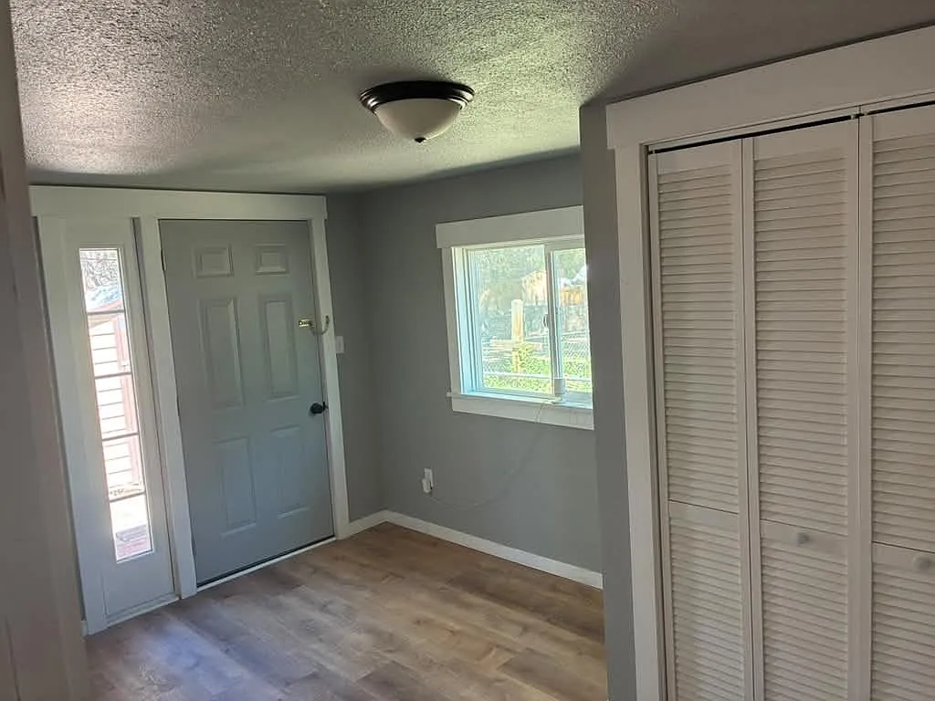 3 bed, $2,000 — Photo 3